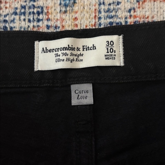Abercrombie The ‘90s Straight Ultra High Rise Jeans SZ 30/10 Short EUC - Picture 2 of 5